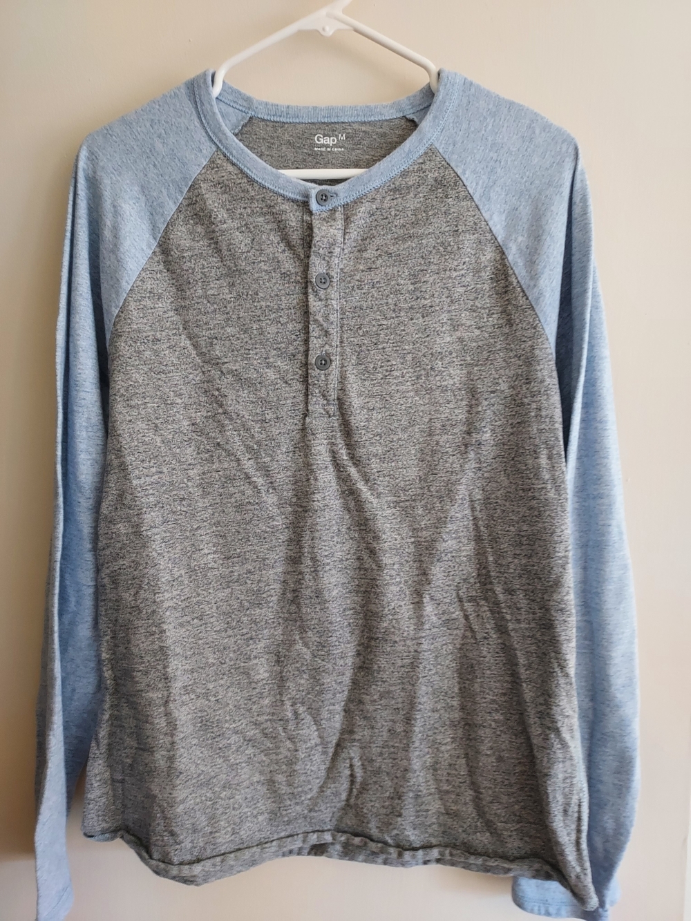 Gap Men's Long-Sleeve Henley Shirt - Light Blue & Gray